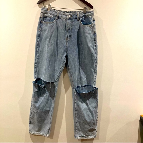 PRETTY LITTLE THING Sz 16 High Rise Light Blue Wash Slashed Knee Jeans NWT - Picture 1 of 10